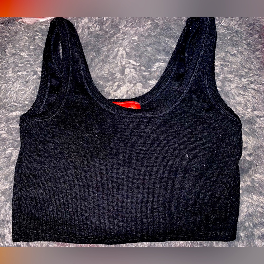 Black cropped tank top